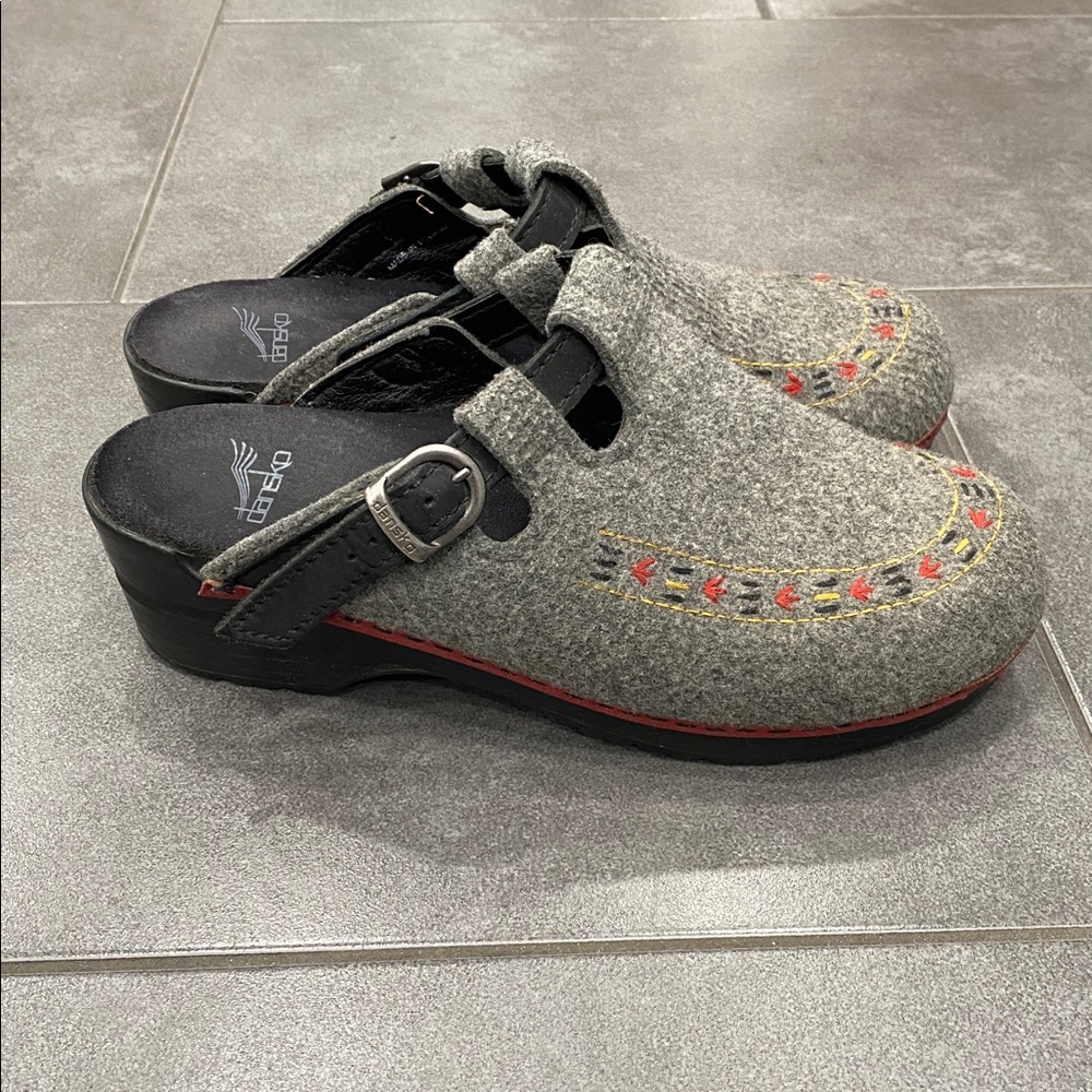 Dansko Gray Wool Mules With Decorative Stitching. Made in Poland. Size 39.
